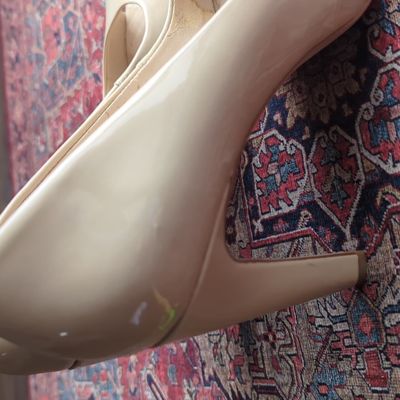 Cream peep-toe heels with high heel and textured material - Picture 14 of 15